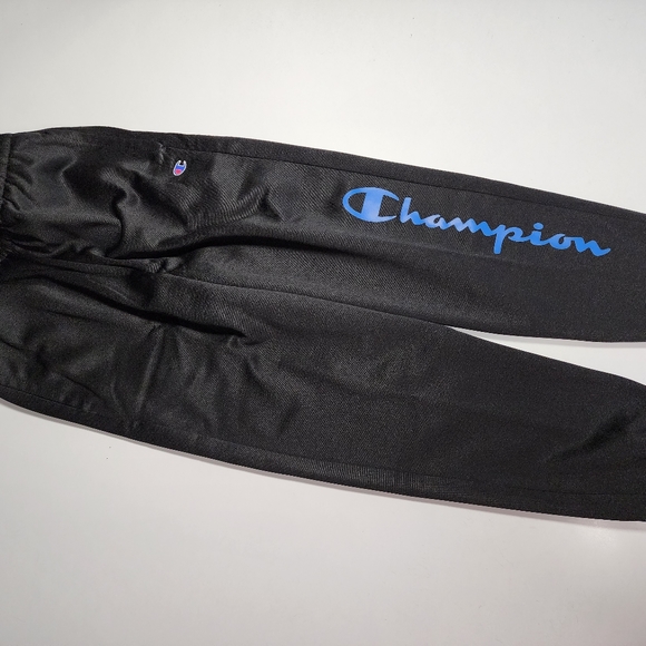 Champion - Picture 2 of 4